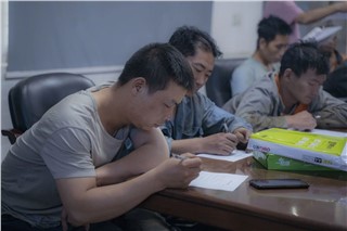 朝陽集團開展行車和有限作業(yè)空間安全操作培訓、道路交通安全培訓